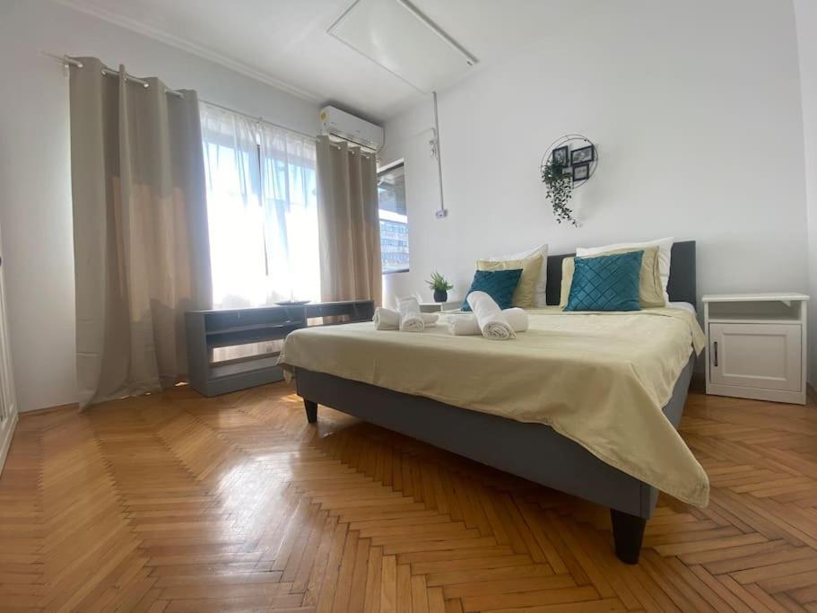 2 Bedroom Apartment With Terrace In City Center Бухарест Экстерьер фото