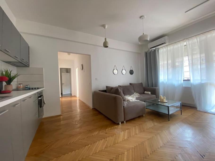 2 Bedroom Apartment With Terrace In City Center Бухарест Экстерьер фото
